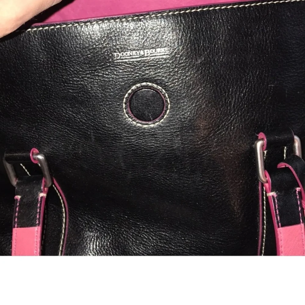 Dooney  & Bourke Vintage Leather  Pre-owned Bag Appox 15 In Wide 9 In Tall. - Picture 6 of 9